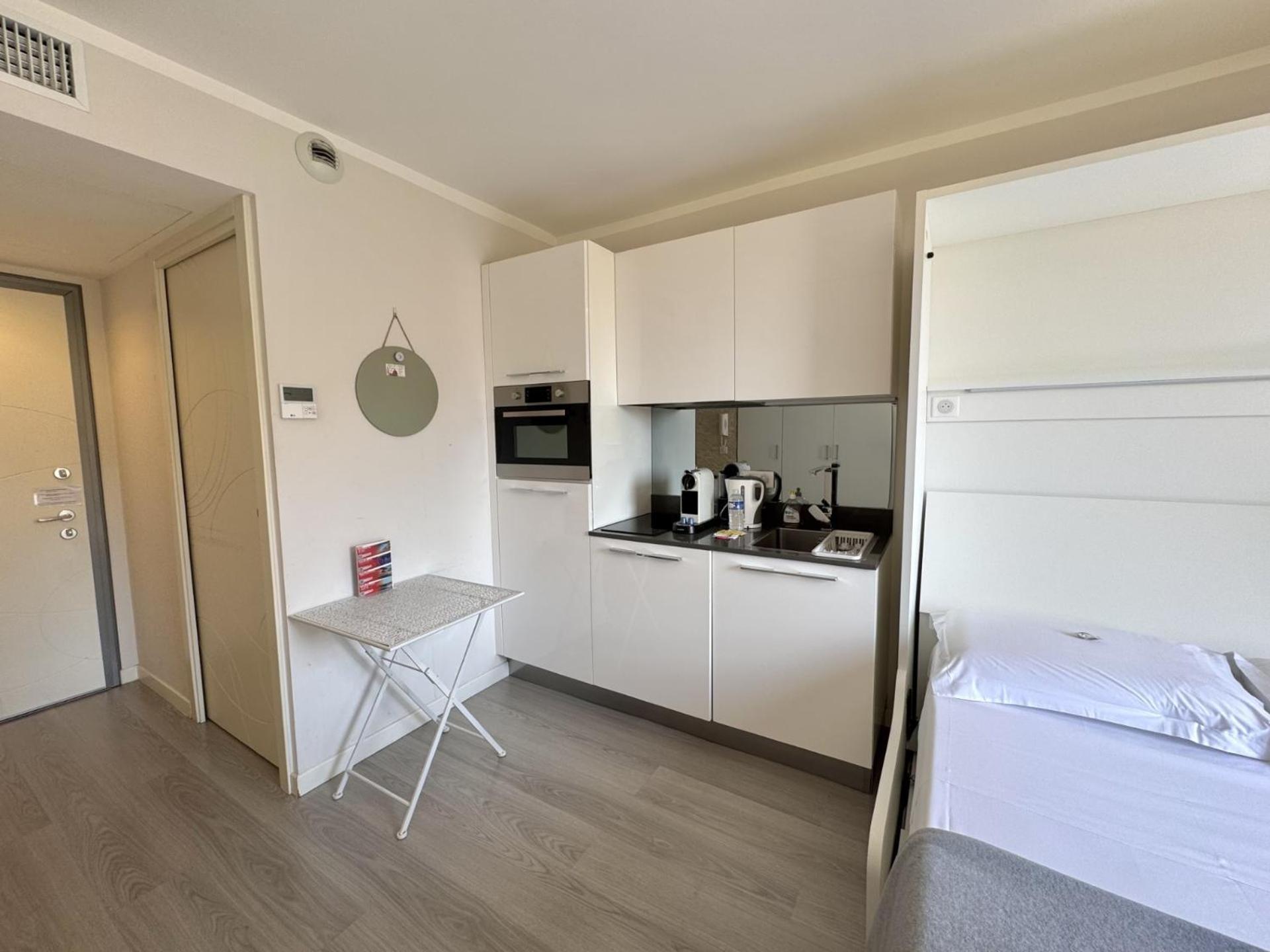 Aparthotel Riviera Nice Cote D'Azur - Old Town - Studio Ac - Sea View - 50M Promenade Des Anglais- La Maison Linda Bagian luar foto