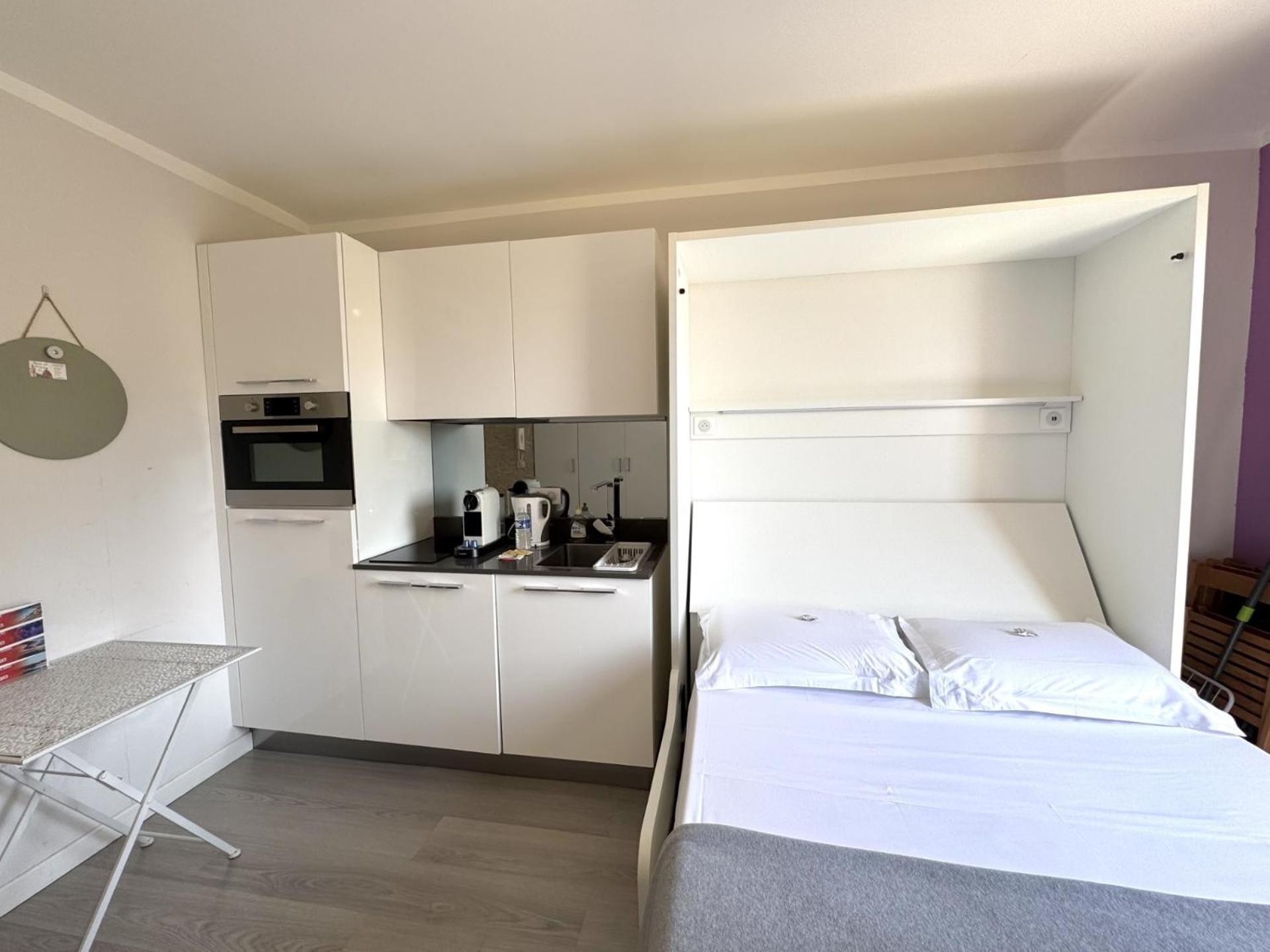 Aparthotel Riviera Nice Cote D'Azur - Old Town - Studio Ac - Sea View - 50M Promenade Des Anglais- La Maison Linda Bagian luar foto
