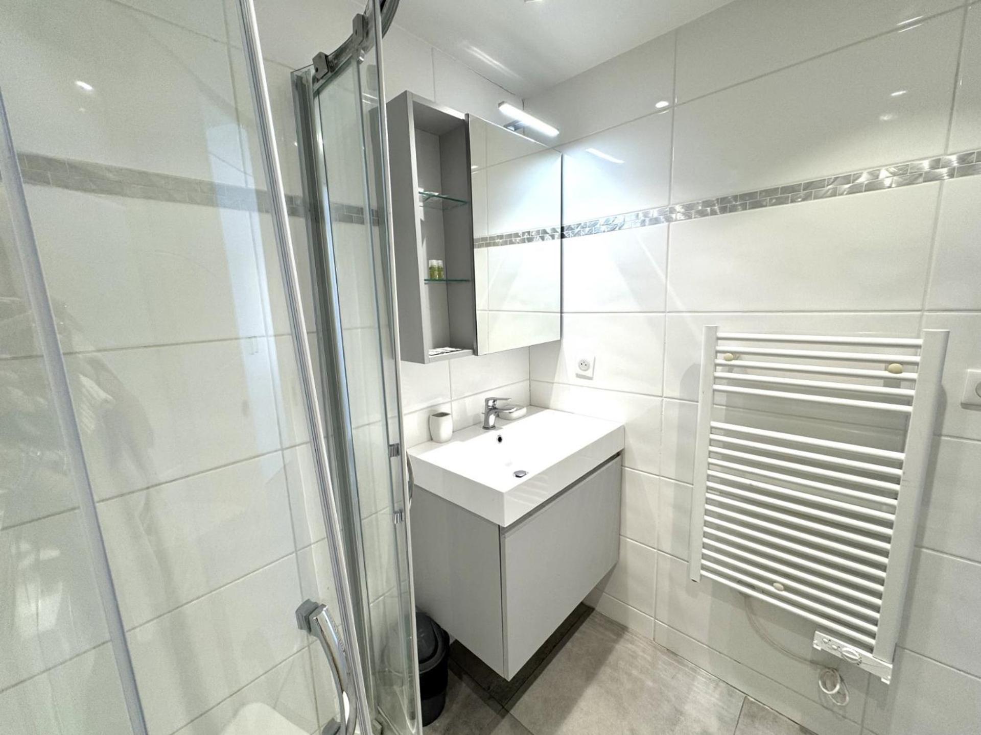 Aparthotel Riviera Nice Cote D'Azur - Old Town - Studio Ac - Sea View - 50M Promenade Des Anglais- La Maison Linda Bagian luar foto